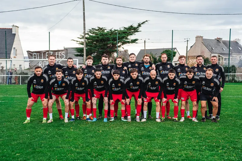 Photo officielle de l'équipe du FC Penhir Camaret avant le match de Coupe de France