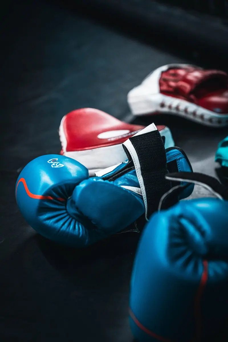 Gros plan sur des gants de boxe